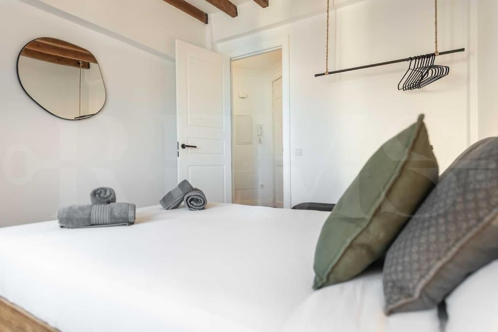 Modern Apartment Next To The Cervantes Theatre By Rems Málaga Eksteriør billede