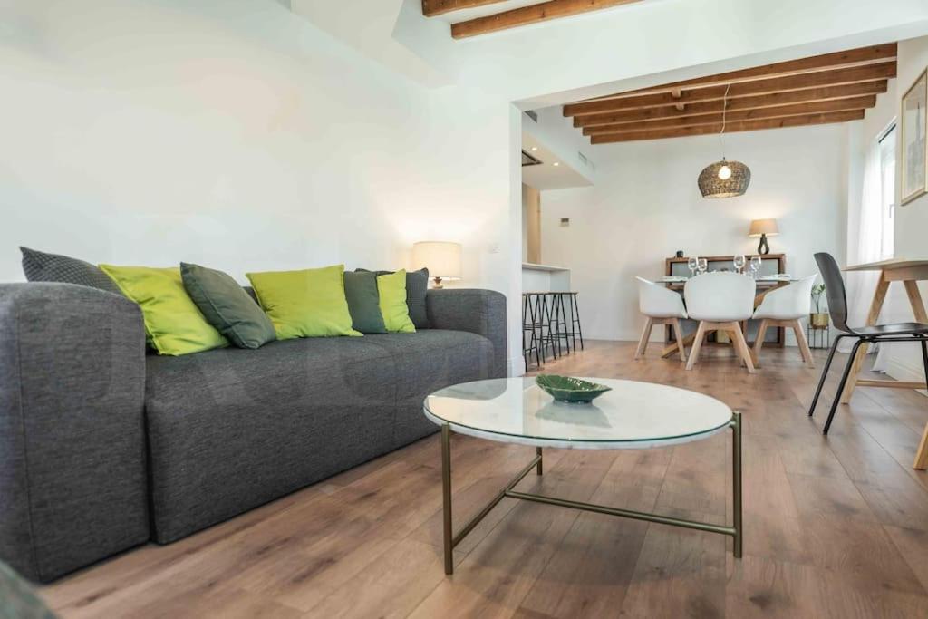 Modern Apartment Next To The Cervantes Theatre By Rems Málaga Eksteriør billede